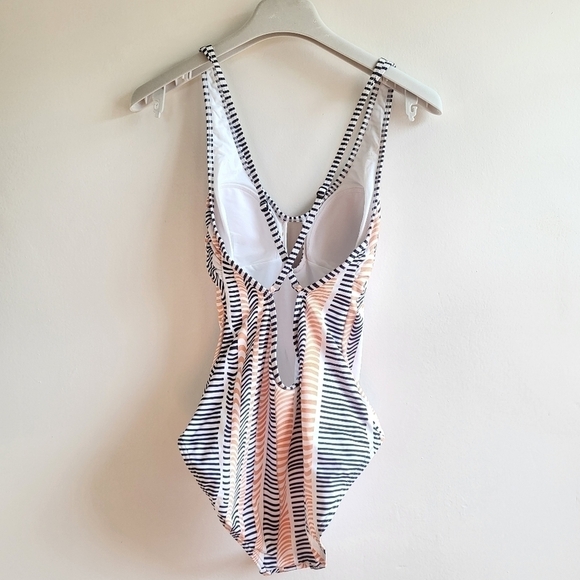 New Sunseeker Printed Front Keyhole Adjustable Spaghetti Strap Swimsuit 6 US - Picture 8 of 16